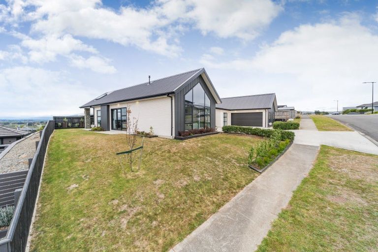 Photo of property in 44 Vaucluse Heights, Fitzherbert, Palmerston North, 4410