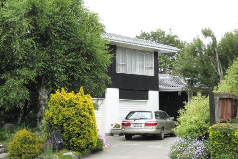 Photo of property in 17 Radbrook Street, Avonhead, Christchurch, 8042