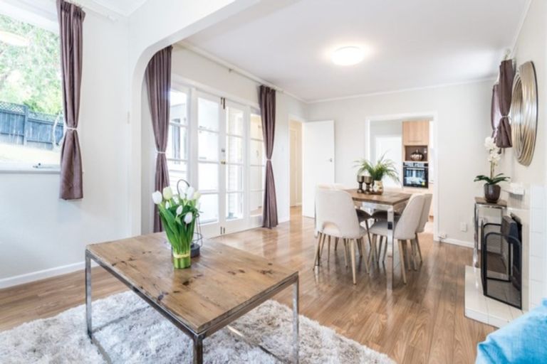 Photo of property in 75 Selwyn Crescent, Forrest Hill, Auckland, 0620