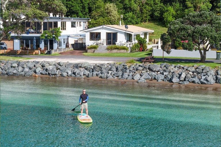 Photo of property in 12 Matakatia Parade, Matakatia, Whangaparaoa, 0930