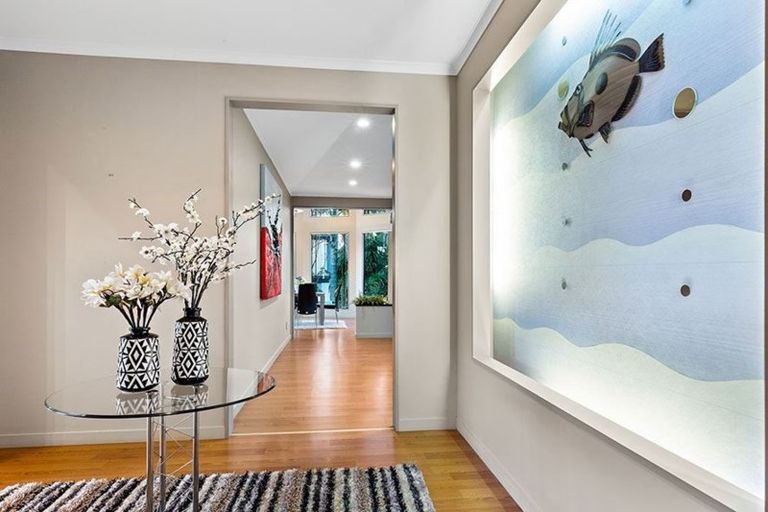 Photo of property in 6 Lupetti Rise, West Harbour, Auckland, 0618