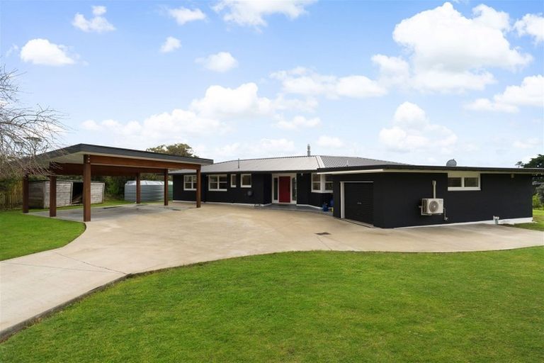 Photo of property in 72 Hanham Road, Kumeu, 0891