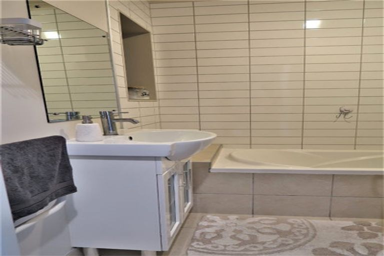 Photo of property in Onslow Heights, 17h Onslow Road, Khandallah, Wellington, 6035