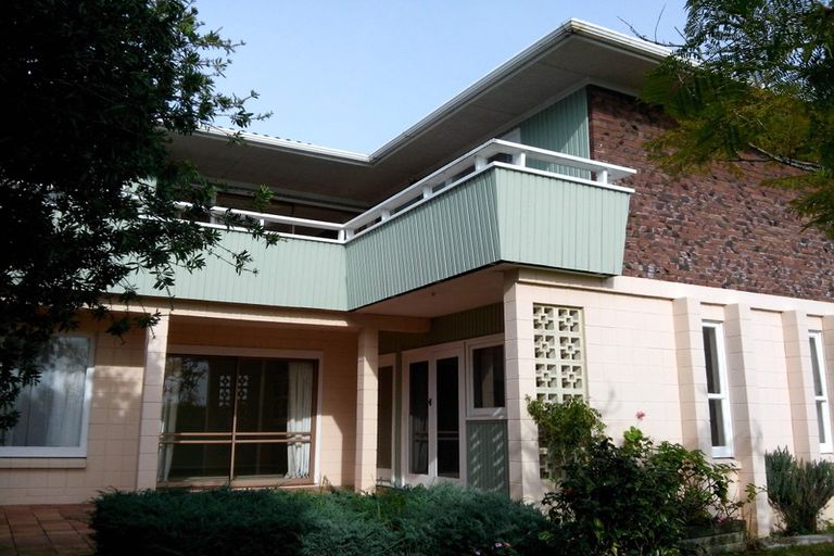 Photo of property in 62 Pupuke Road, Hillcrest, Auckland, 0627