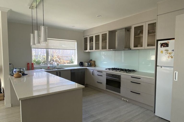 Photo of property in 5 Kilmacrennan Drive, Rosehill, Papakura, 2113