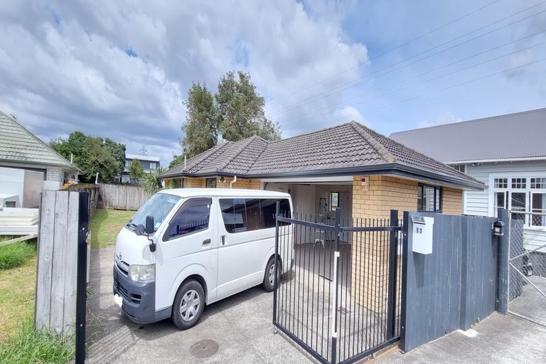 Photo of property in 13 Cleek Road, Mangere East, Auckland, 2024