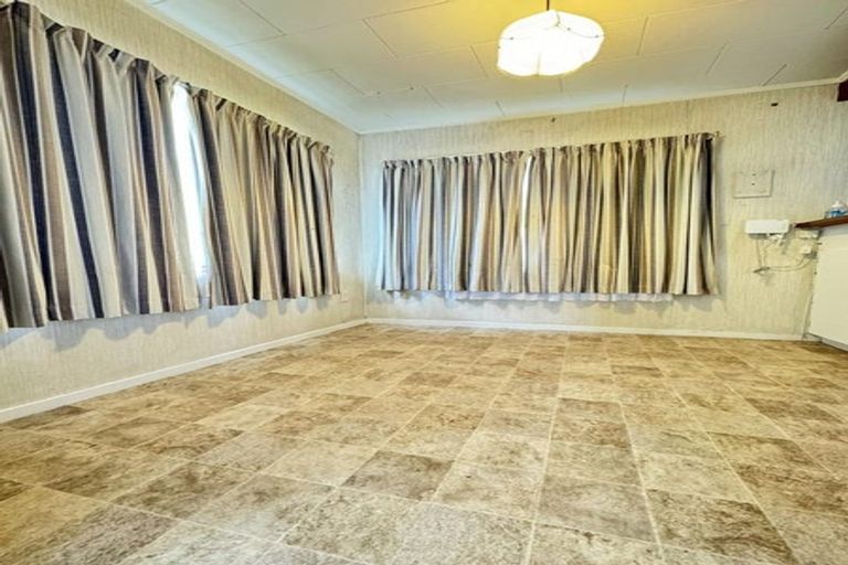 Photo of property in 16 Cottrell Place, Clendon Park, Auckland, 2103