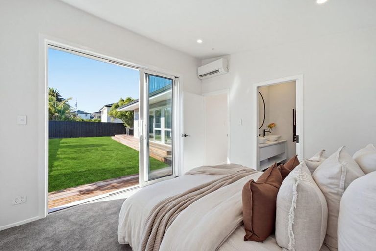 Photo of property in 42a Old Lake Road, Narrow Neck, Auckland, 0624