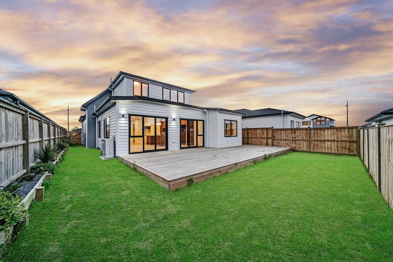 Photo of property in 30 Korowhiti Road, Clarks Beach, 2122