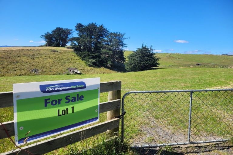 Photo of property in 1 Church Hill Road, Green Island, Dunedin, 9018