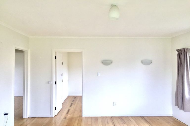 Photo of property in 136 Onewa Road, Northcote, Auckland, 0627