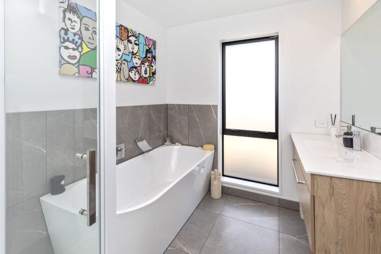 Photo of property in 17 Chipping Lane, Redwood, Christchurch, 8051