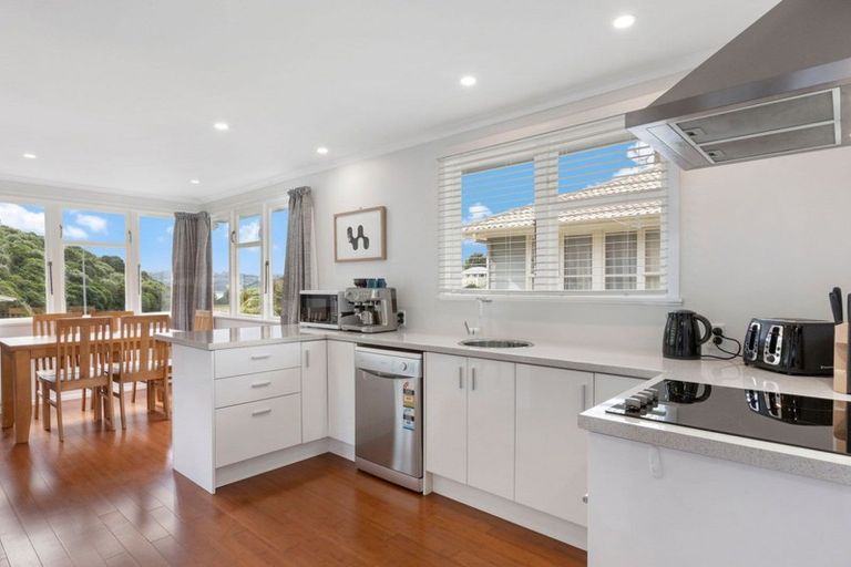 Photo of property in 91 Rangituhi Crescent, Takapuwahia, Porirua, 5022