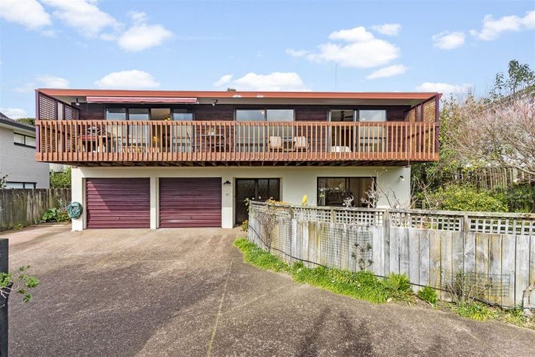 Photo of property in 1/3a Charles Dickens Drive, Mellons Bay, Auckland, 2014