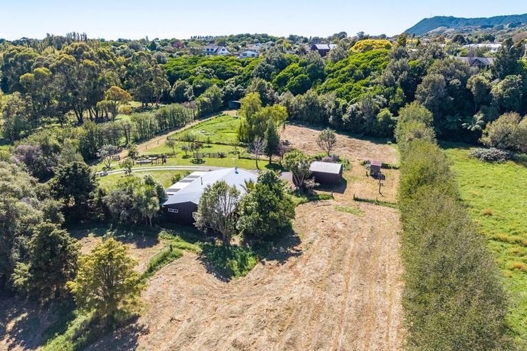 Photo of property in 98 Rahui Road, Otaki, 5512