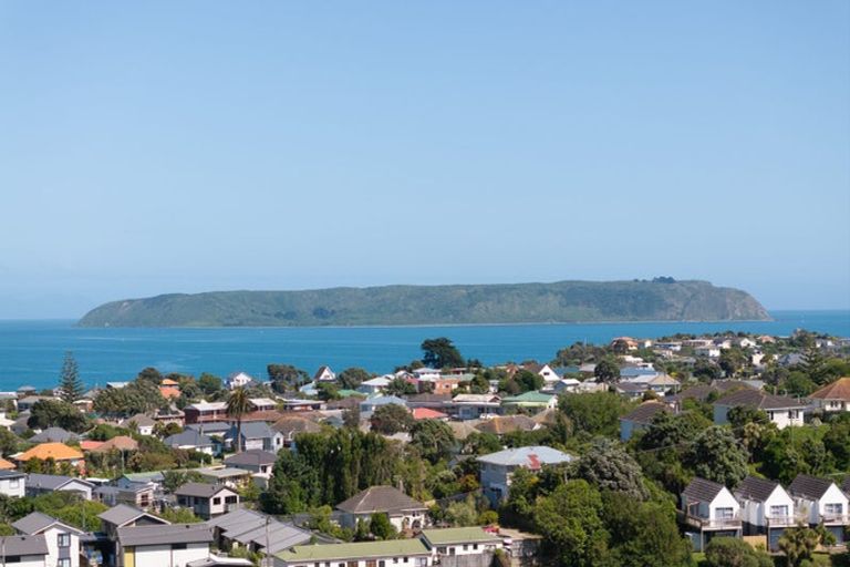 Photo of property in 16 Downes Street, Titahi Bay, Porirua, 5022