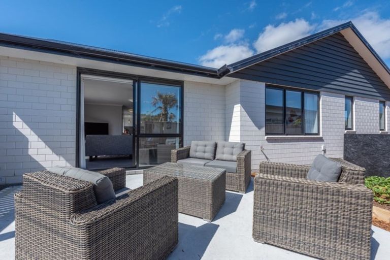 Photo of property in 16 Takahe Drive, Paraparaumu Beach, Paraparaumu, 5032