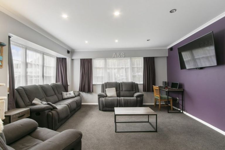 Photo of property in 3 Poole Crescent, Wainuiomata, Lower Hutt, 5014