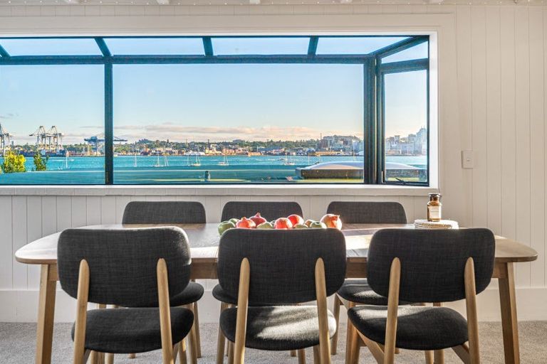 Photo of property in 5 Stanley Point Road, Stanley Point, Auckland, 0624