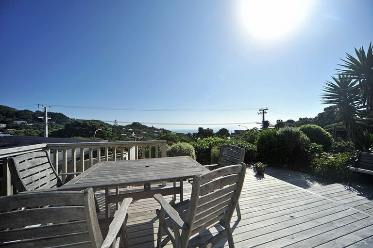 Photo of property in 6 Te Ara Road, Pukerua Bay, 5026