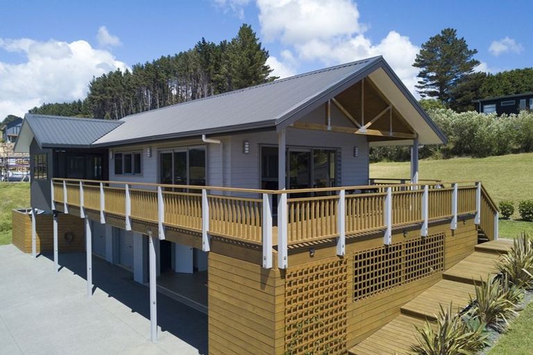 Photo of property in 17 Lori Lane, Coopers Beach, 0420