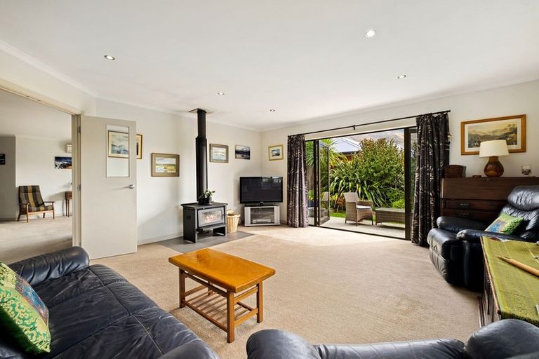 Photo of property in 8 Alpha Close, Wanaka, 9305