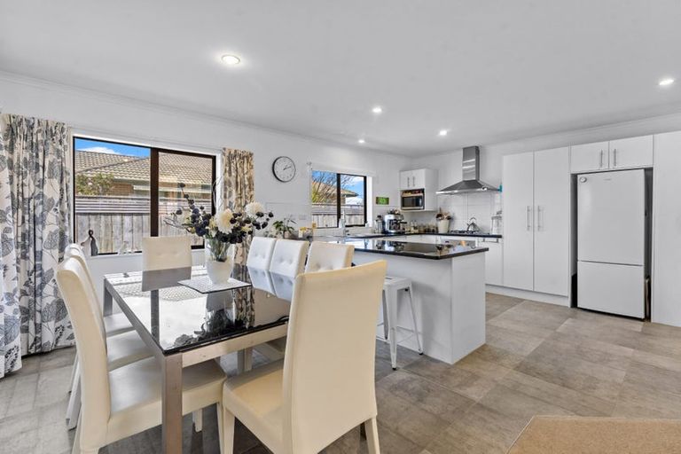 Photo of property in 19 Raabia Close, Parakai, 0830