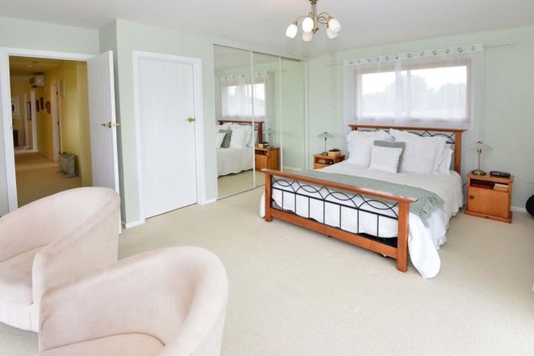 Photo of property in 118 Upper Orewa Road, Wainui, Silverdale, 0992