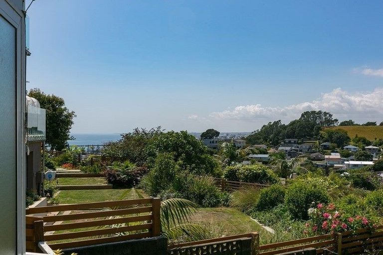 Photo of property in 1/4 Scott Street, Moturoa, New Plymouth, 4310