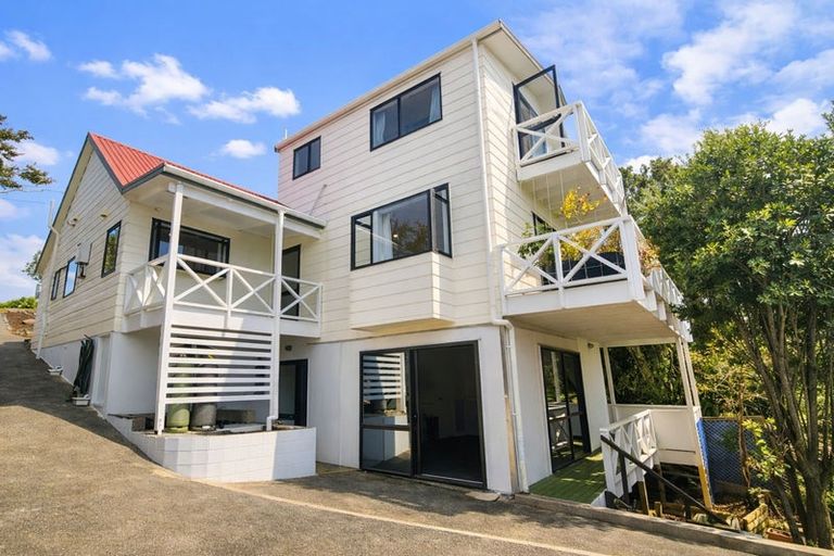 Photo of property in 11 Moffat Road, Red Beach, 0932