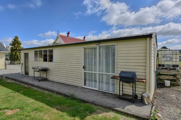 Photo of property in 49 Newburn Street, Waikaia, 9778