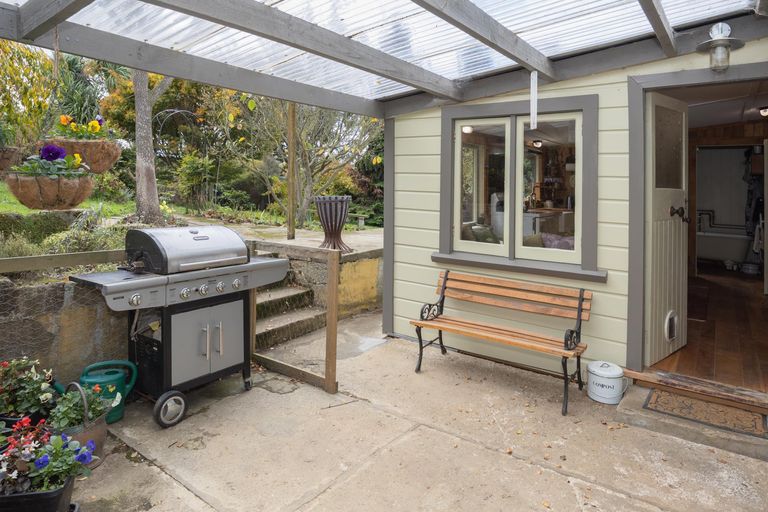 Photo of property in 16 Wellington Street, Enfield, Oamaru, 9491