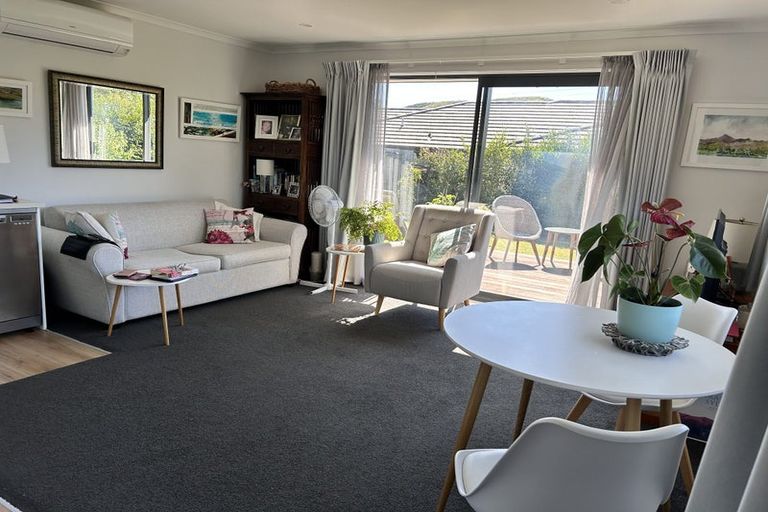 Photo of property in 15 Applemoors Way, Riverhead, 0820