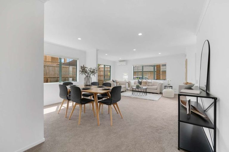 Photo of property in 2/202 Botany Road, Botany Downs, Auckland, 2010