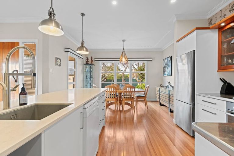 Photo of property in 124 Carrington Street, Lower Vogeltown, New Plymouth, 4310