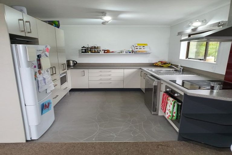 Photo of property in 47 Pokohiwi Road, Normandale, Lower Hutt, 5010