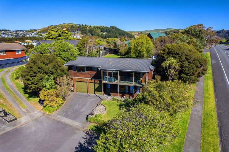 Photo of property in 25 James Cook Drive, Whitby, Porirua, 5024