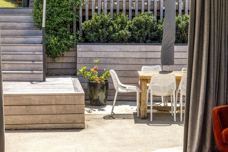 Photo of property in 70 Queens Drive, Oneroa, Waiheke Island, 1081