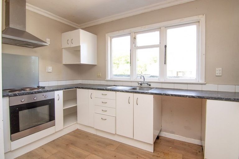 Photo of property in 10 Pahiatua Street, Hokowhitu, Palmerston North, 4410