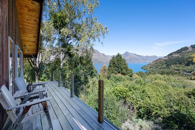 Photo of property in 16 Mckerrow Place, Sunshine Bay, Queenstown, 9300