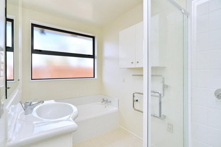 Photo of property in 27 Coolspring Way, Redwood, Christchurch, 8051