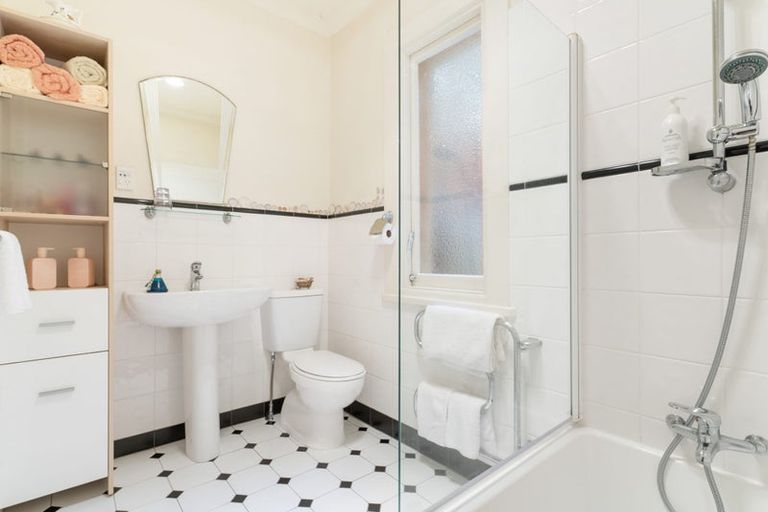 Photo of property in 1/34 Milford Road, Milford, Auckland, 0620