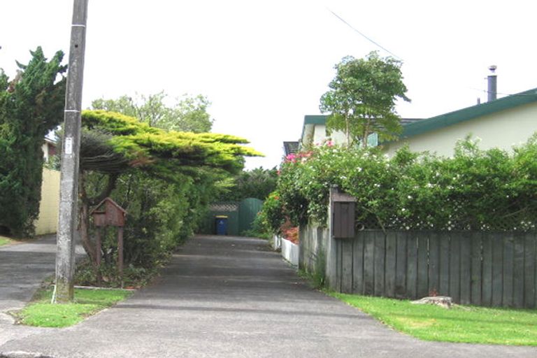 Photo of property in 1/24 Colwill Road, Massey, Auckland, 0614