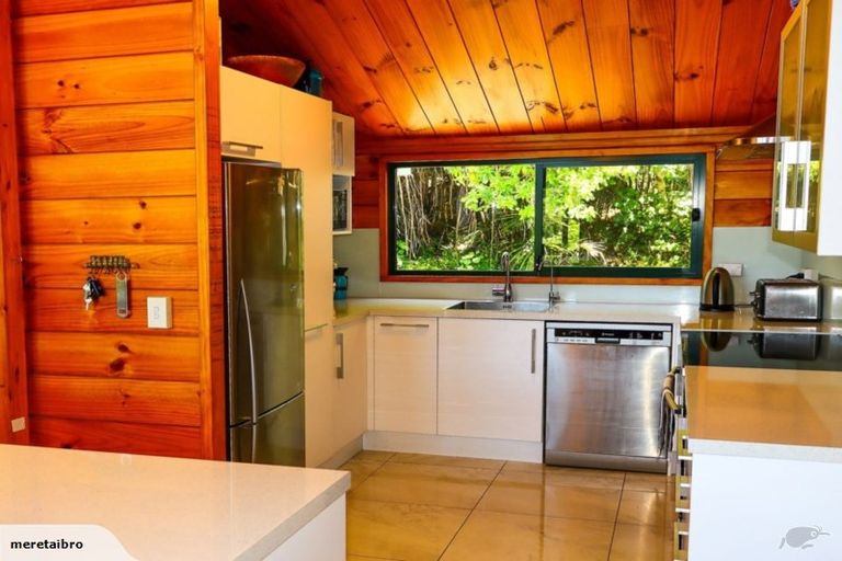 Photo of property in 86 Stoney Creek Drive, Waitakere, Henderson, 0782