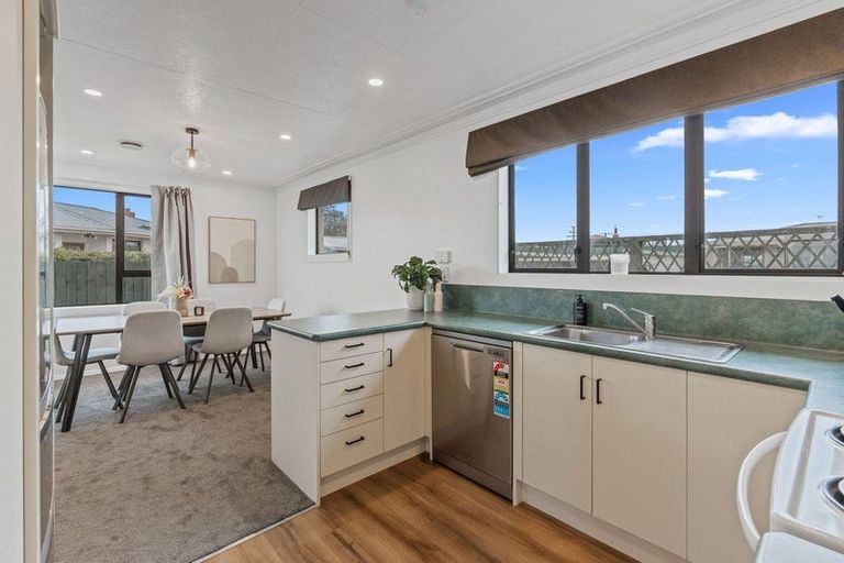 Photo of property in 16 Esk Place, Mosgiel, 9024