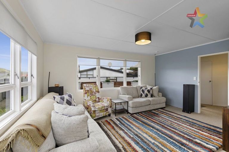 Photo of property in 27 Mossburn Grove, Kelson, Lower Hutt, 5010