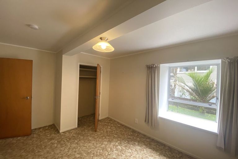 Photo of property in 6 Regal Place, Forrest Hill, Auckland, 0620