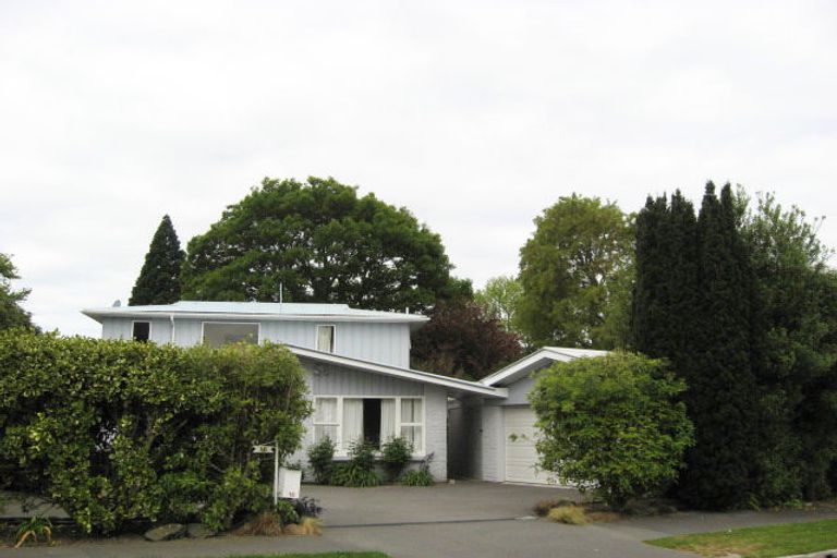 Photo of property in 16 Brackendale Place, Burnside, Christchurch, 8041