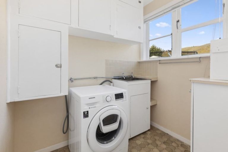 Photo of property in 28 Pilcher Crescent, Naenae, Lower Hutt, 5011