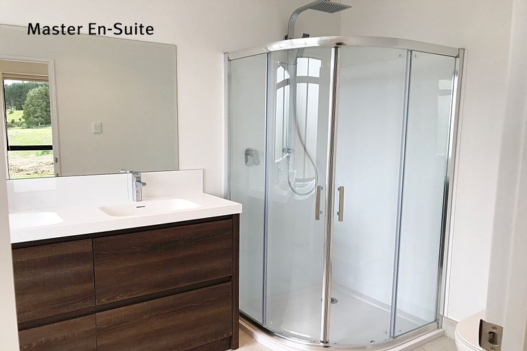 Photo of property in 13 Mclachlan Way, Pokeno, 2471